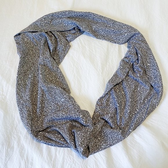Cinder by Marissa Meyer Litographs Scarf - Picture 1 of 2